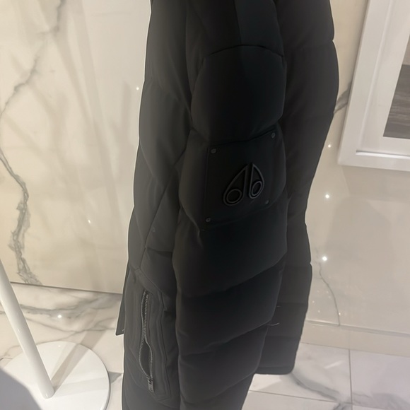 Women Moose Knuckles parka - Picture 5 of 10